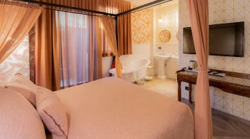 Junior suite with bathtub
