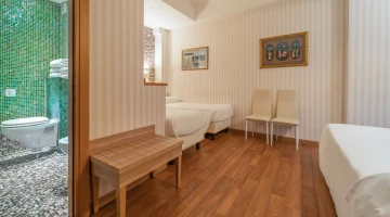 Triple room with ensuite bathroom