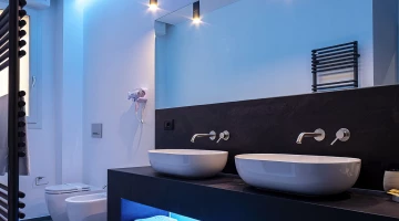 Salle de bain avec double vasque