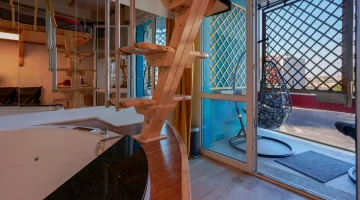 Queen suite with private balcony