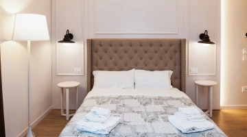 Double room with modern furnishings