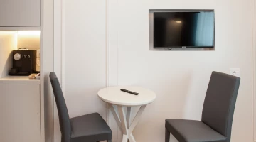 Room with coffee machine and TV