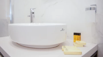 Private bathroom with bathroom kit