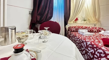 Suite princesse avec table dans la chambre