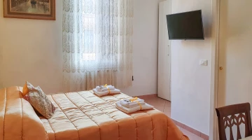 Luna double room with TV