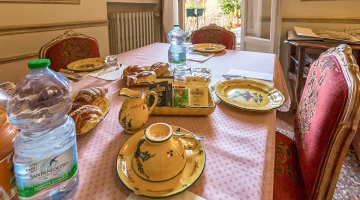 Breakfast table details