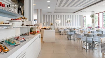 Restaurant ab 19:30 Uhr zum Abendessen geöffnet 