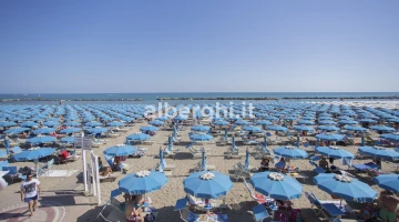 Der Strand, mit dem wir eine Vereinbarung haben, ist Altamarea Beach