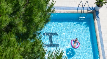 Pool always in the sun