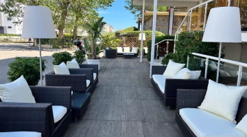 Outdoor lounge