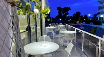 Terrace bar