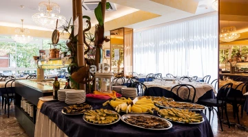 Buffet di gratinati e verdure grigliate