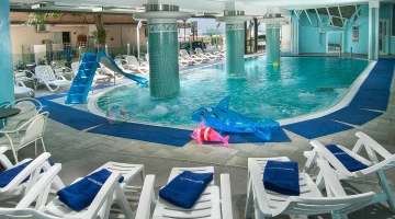 Piscine fermée en cas de mauvais temps et chauffée