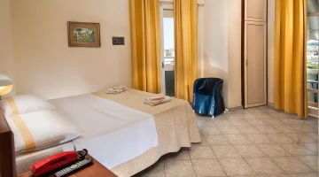Chambre double avec vue côté mer et jardin