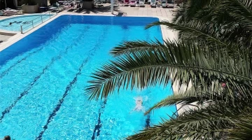 Piscine semi-olympique 25 mètres, profondeur max 3,80 m