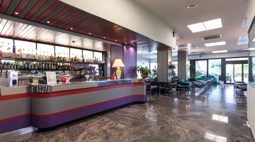 Bar du hall en soirée