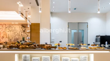 Show cooking during breakfast with preparation of desserts