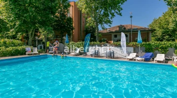 Pool depth from 120 to 160 cm