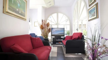Sofas und Fernseher