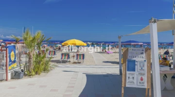 Nur einen Steinwurf vom Meer entfernt