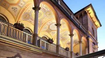 Bögen der Hotelfassade
