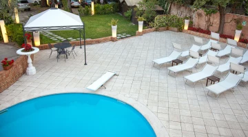 Schwimmbad mit Hydrobereich