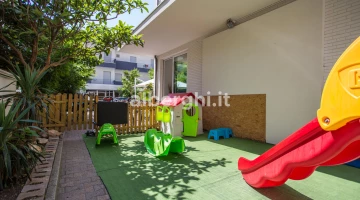 Aire de jeux à l&#39;extérieur de l&#39;hôtel