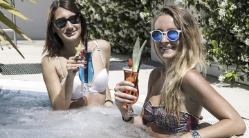 Hydromassage dans le jardin de l&#39;hôtel
