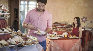 Petits déjeuners buffet avec desserts maison