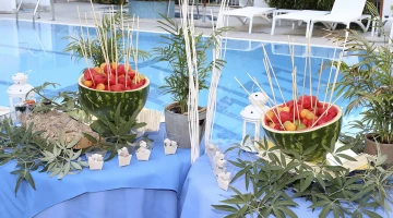 Apéritifs au bord de la piscine au cirinquito