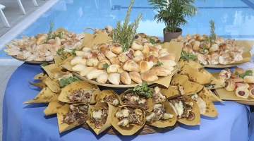 Apéritifs dans le jardin