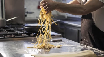Excellente cuisine avec des pâtes maison et nos pâtisseries