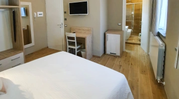 Camera matrimoniale Sofia con TV