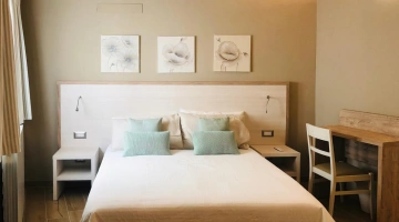 Camera matrimoniale Alice con scrivania