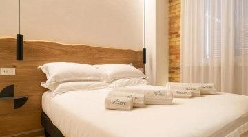 Küche mit Kühlschrank und Herd