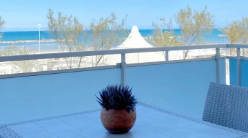 Terrasse mit Meerblick