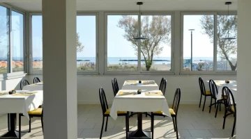 Esszimmer mit Meerblick