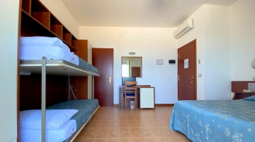 Camera quadrupla con aria condizionata