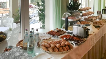 Breakfast buffet