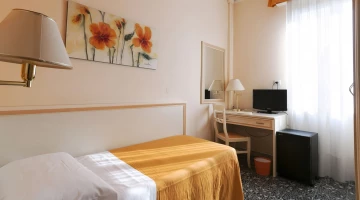 Single room with TV
