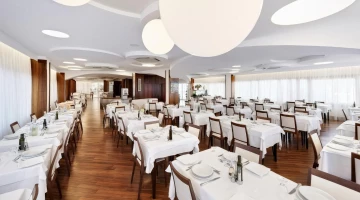 Restaurant hall