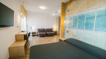 Double bedroom with sofas