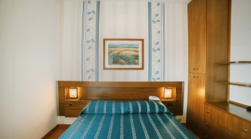 Double bedroom with classic furnishings