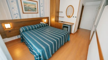 Double room with telephone and mini-bar