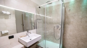 Bathroom with shower box and complimentary products