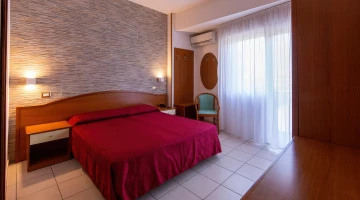 Double room with telephone
