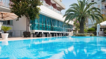 Area relax a bordo piscina