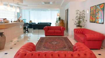 Area relax comune con divani