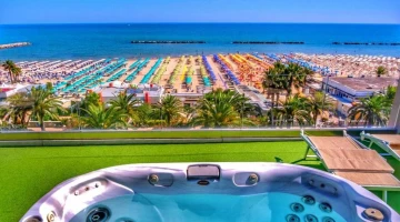 Hydromassage tub on the panoramic terrace