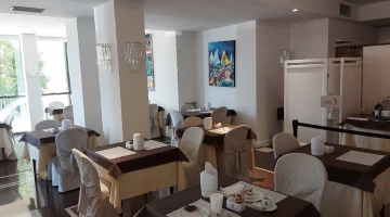 Room dedicated to breakfast